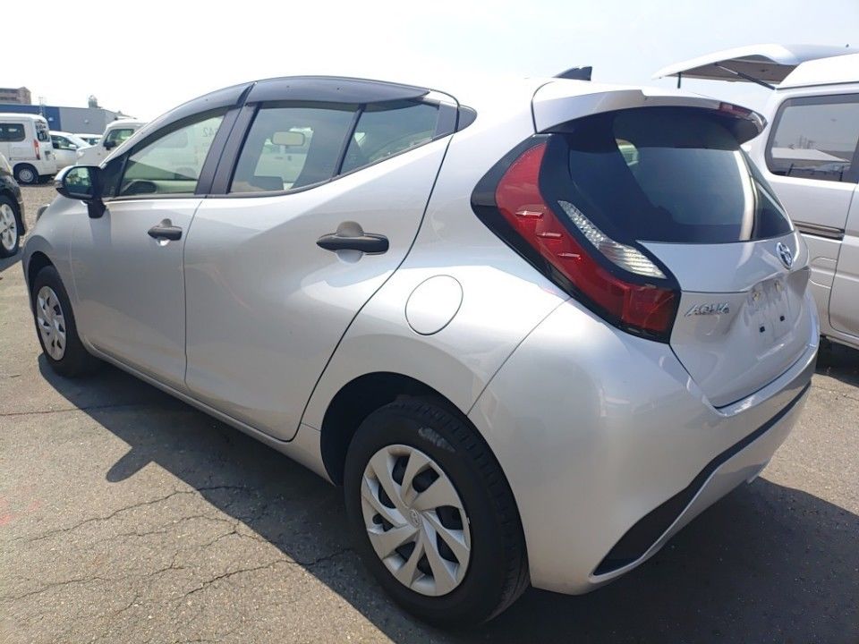 2023 Toyota Aqua auction photo 6
