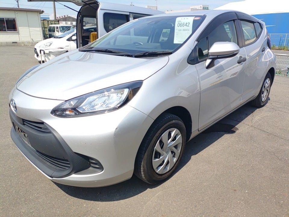 2023 Toyota Aqua Japan auction vehicle