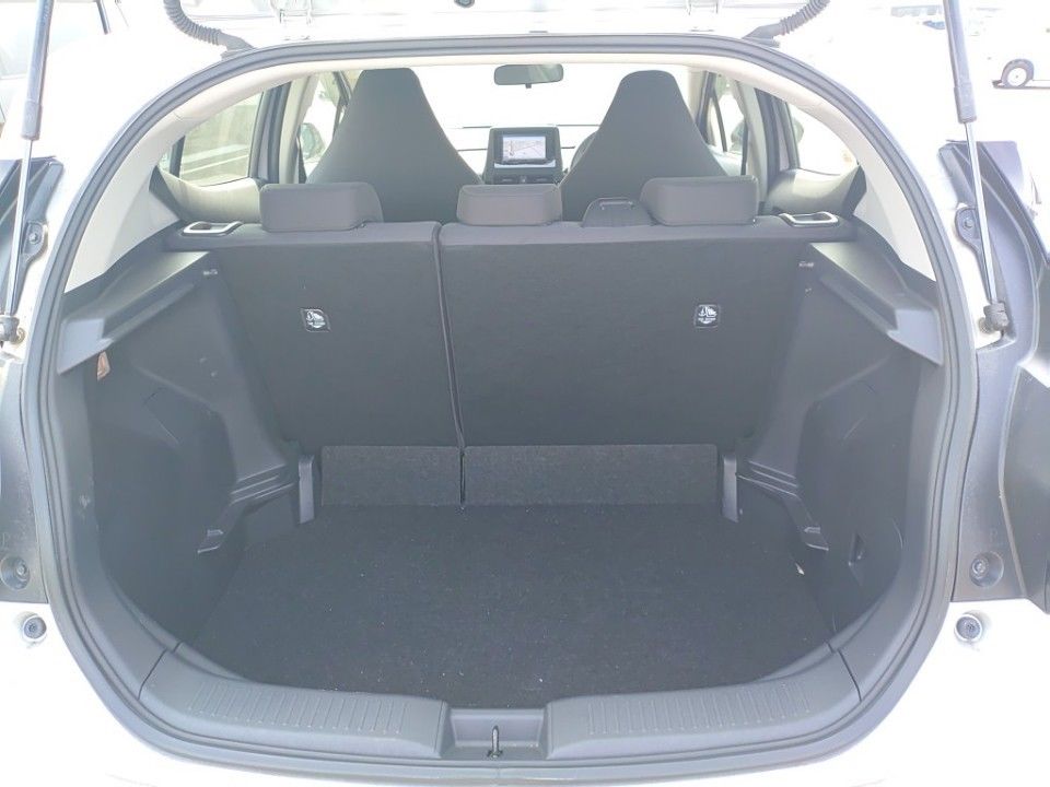 2023 Toyota Aqua auction photo 8
