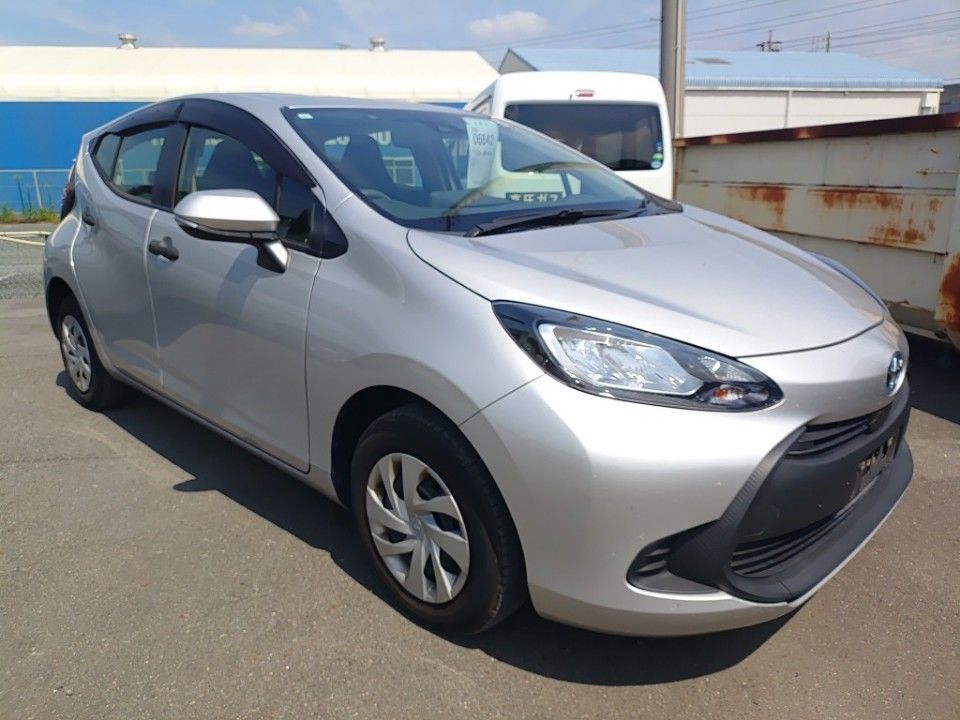 2023 Toyota Aqua auction photo 4