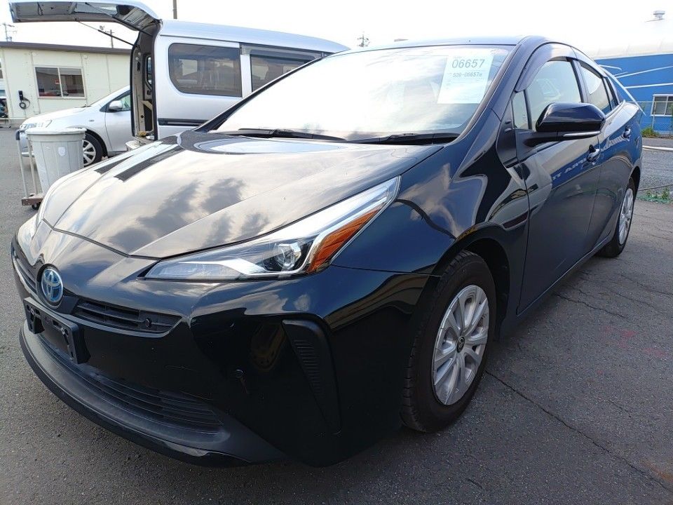 2021 Toyota Prius selected Japan auction vehicle