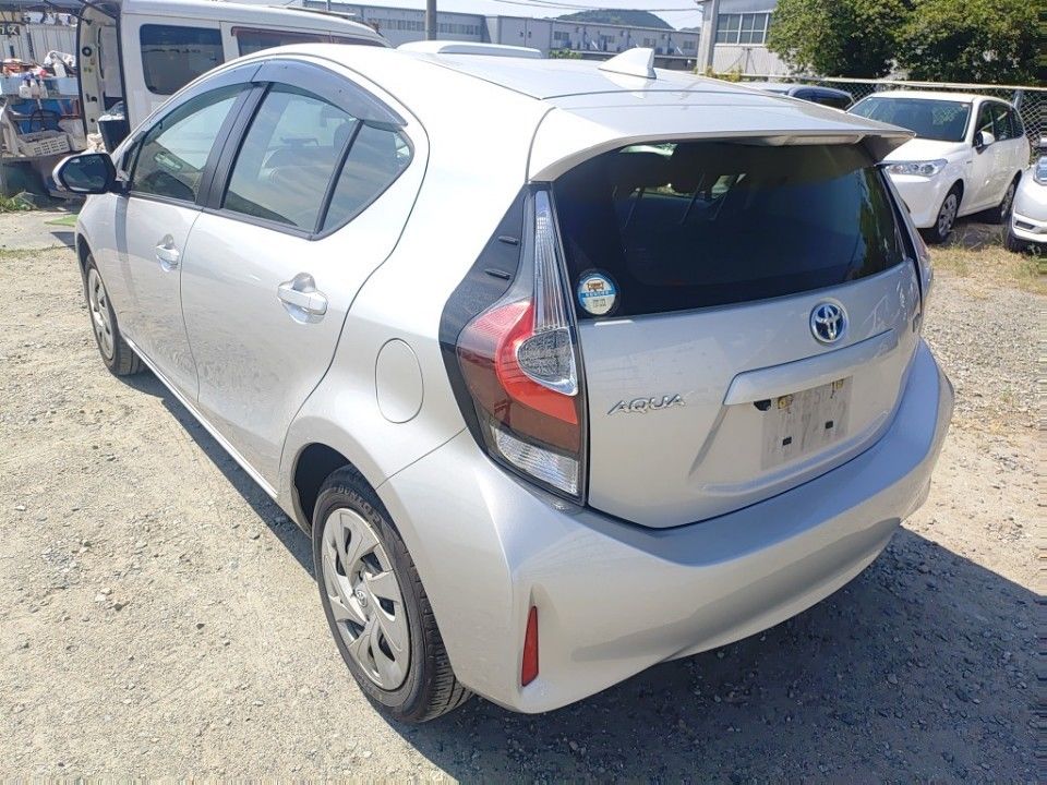 2022 Toyota Aqua auction photo 6