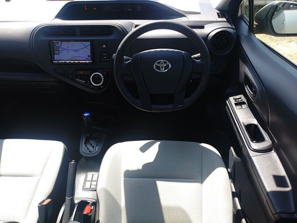 2022 Toyota Aqua auction photo 3